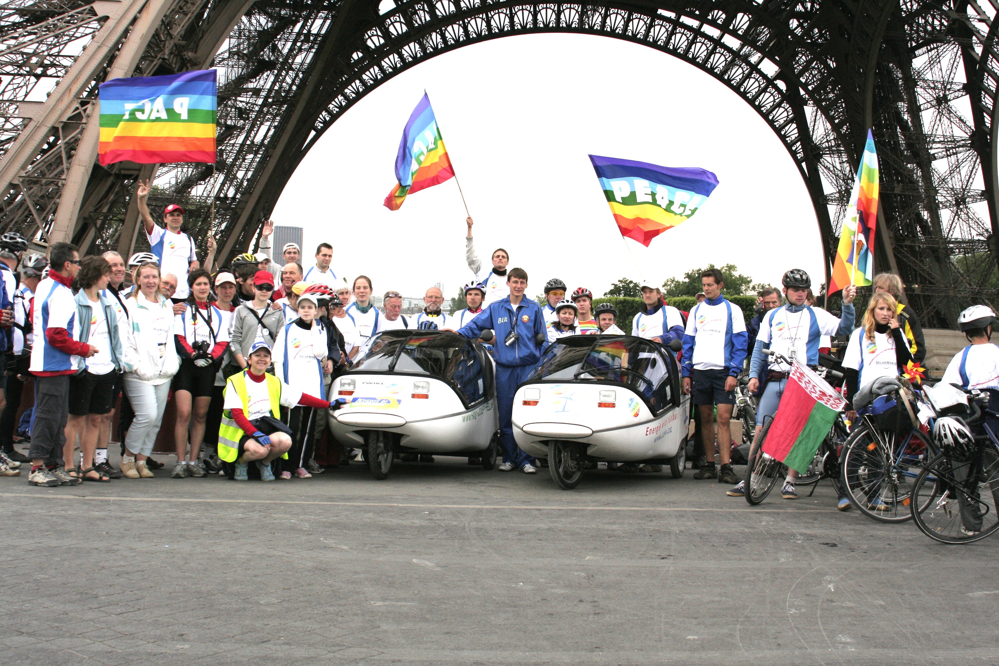 2008-06-12 BFPNE-team unterm Eiffelturm